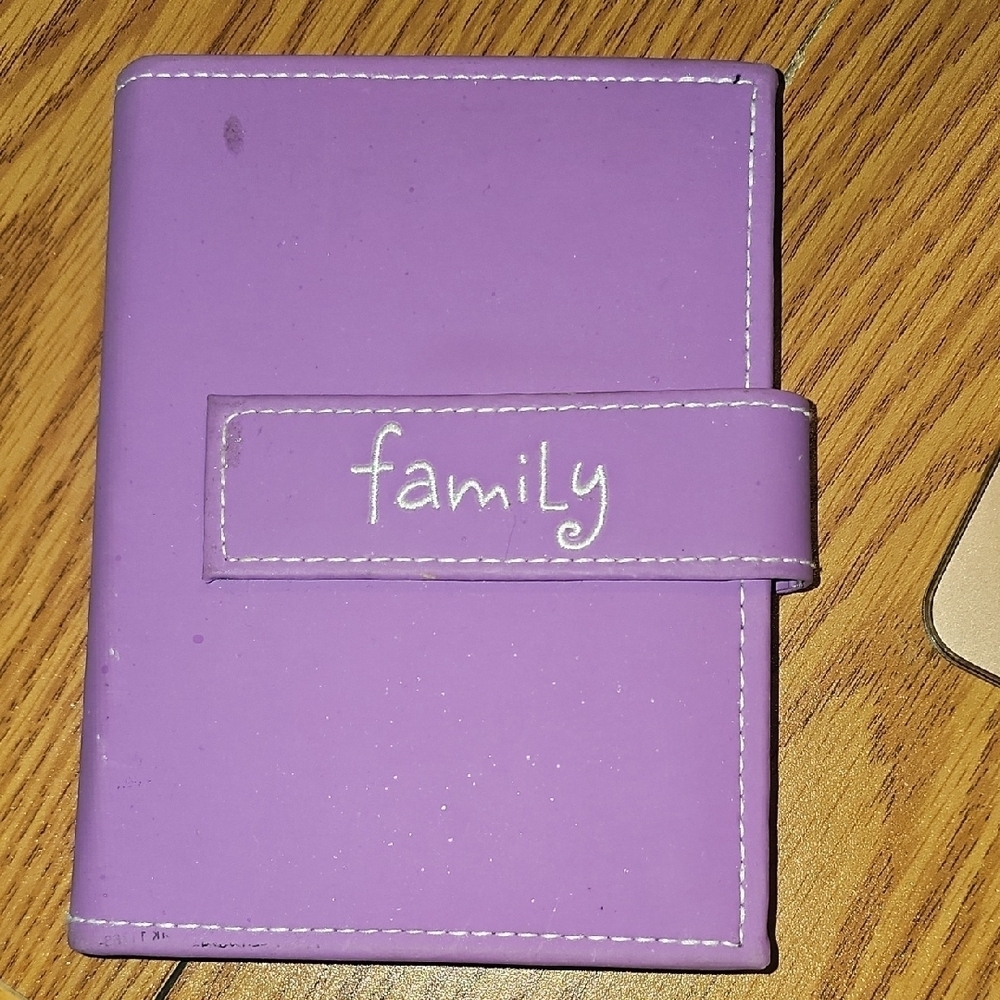 Purple Family Magnetic Closure  Photo Album 18 Double Sided Pages NEW